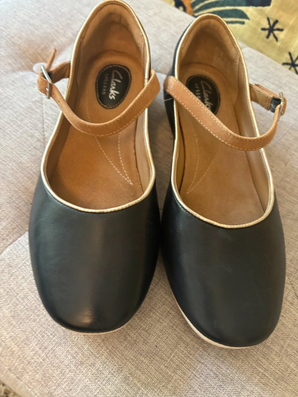 Clarks Mary Janes flats, womens size 8.5 - Picture 2 of 5